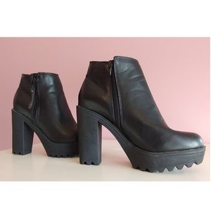 Platform ankle boots nwt